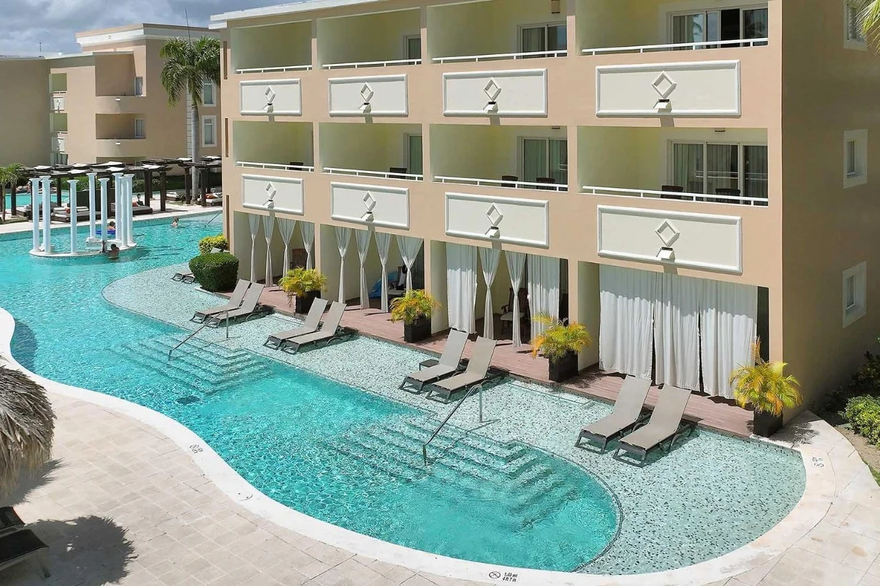 Spacious swim-up room overlooking resort pool